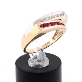 14KT YELLOW AND WHITE GOLD, DIAMOND AND RUBY RING Approx. 3.02 total dwt.