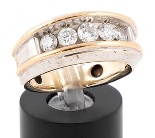 14KT WHITE AND YELLOW GOLD AND DIAMOND RING Approx. 5.07 total dwt.