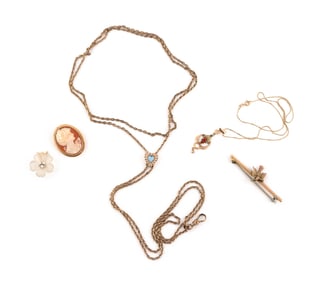 FIVE PIECES OF GOLD JEWELRY Approx. 16.58 total dwt.