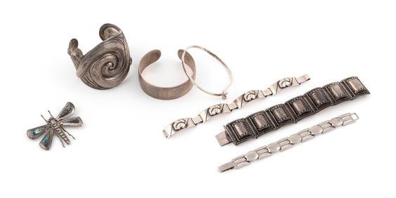SEVEN PIECES OF STERLING SILVER JEWELRY
