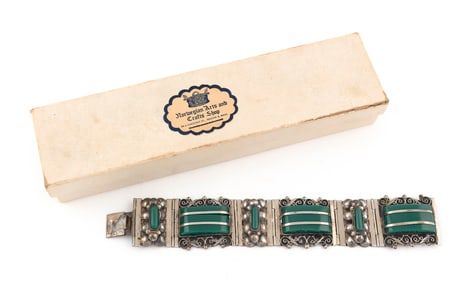 STERLING SILVER AND GREEN ONYX LINKED BRACELET Mexico, 20th Century