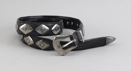 NATIVE AMERICAN CONCHO-STYLE SILVER BELT Late 20th Century Overall length 39".