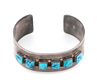 NAVAJO TURQUOISE AND SILVER CUFF BRACELET Mid-20th Century Band width 1". Cuff opening 2.5" x
