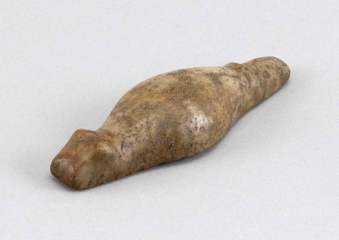 NATIVE AMERICAN STONE CARVING RESEMBLING A BEAVER Height 0.875". Length 4.75".: NATIVE AMERICAN STONE CARVING RESEMBLING A BEAVER Tag on underside marked "Hocking County Ohio" and "Payne". Height 0.875". Length 4.75". Provenance: Private Collection, Wisconsin.