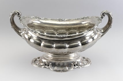 MONUMENTAL STERLING SILVER CENTERPIECE BOWL England, Early 20th Century Approx. 137.0 troy oz.