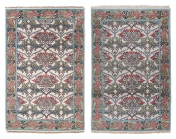 PAIR OF WILLIAM MORRIS DESIGN SCATTER RUGS: 4'0" X 6'0" 21st Century