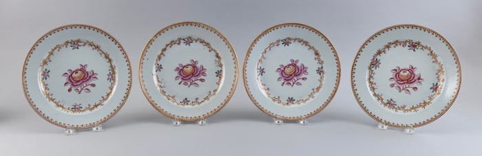 SET OF FOUR CHINESE EXPORT FAMILLE ROSE PORCELAIN PLATES Circa 1800 Diameters 9".