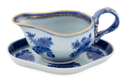 CHINESE EXPORT ARMORIAL FITZHUGH PORCELAIN SAUCE BOAT AND UNDERTRAY Late 18th Century Sauce boat