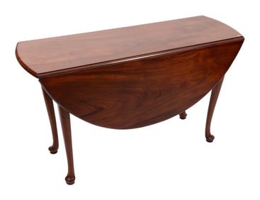 QUEEN ANNE WALNUT DROP-LEAF TABLE New England, Circa 1770 Height 28". Length 16" plus two 16" drop