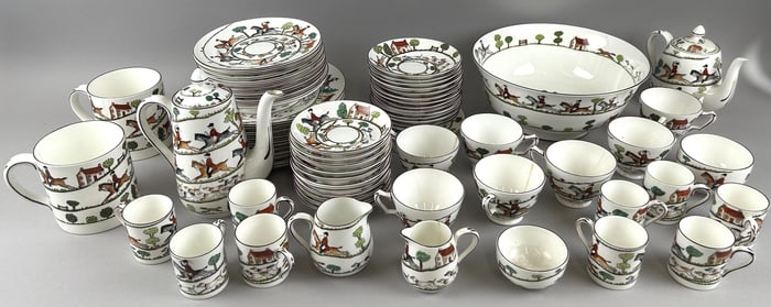APPROX. 70 PIECES OF CROWN STAFFORDSHIRE "HUNTING SCENE" BONE CHINA 20th Century Heights from 1.75"