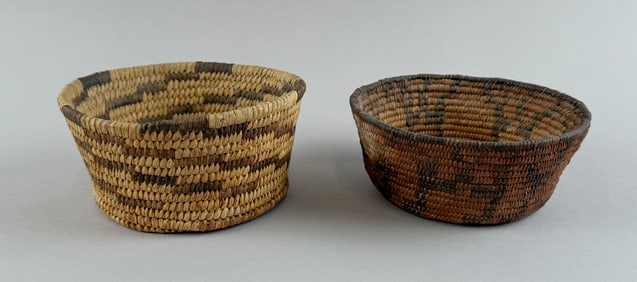 TWO NATIVE AMERICAN BASKETS 20th Century Diameters 6".