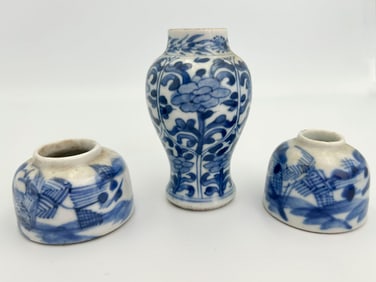 THREE PIECES OF CHINESE BLUE AND WHITE PORCELAIN 19th Century Heights 2" and 3.75".