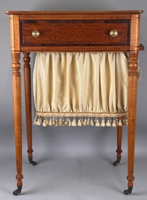 ANTIQUE-STYLE SEWING STAND Late 20th Century Height 30". Width 21". Depth 16".