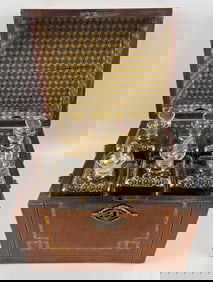 ENGLISH CASED SIX-BOTTLE DECANTER SET 19th Century Case height 9.5". Width 9.75". Depth 8.25".