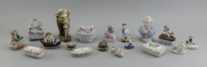 EIGHTEEN SMALL GLASS AND PORCELAIN ITEMS Late 19th Century Heights from 1" to 6".