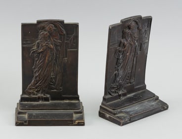 POMPEIAN BRONZE CO. "ADORATION" BOOKENDS New York, Early 20th Century Heights 6.5".