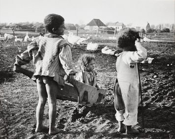 ANDRE KERTESZ (Hungary/America/France, 1894-1985), Gypsy children, Esztergom, Hungary, 1916., Silver