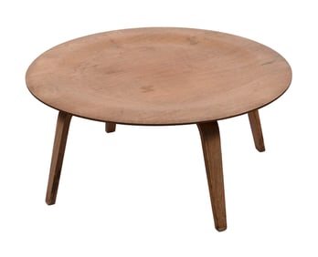 CHARLES AND RAY EAMES FOR HERMAN MILLER "CTW" MOLDED PLYWOOD COFFEE TABLE Circa 1946 Height 16".