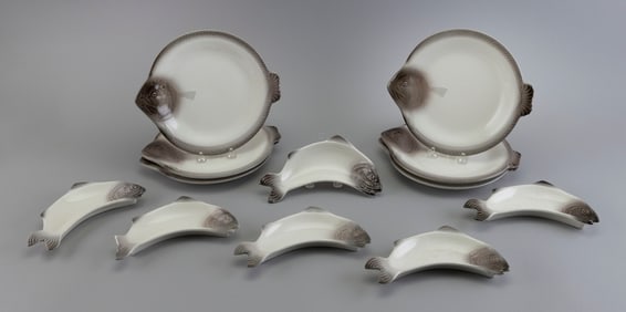 SET OF WAECHTERSBACH PORCELAIN FISH-FORM TABLEWARES Germany, 20th Century Lengths 8" and 10.5".