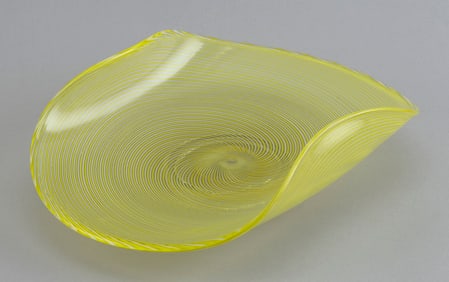 YELLOW THREADED ART GLASS CENTERPIECE BOWL 20th Century Length 11".