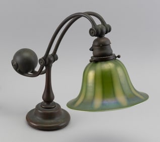 TIFFANY STUDIOS COUNTER BALANCE DESK LAMP New York, Early 20th Century Height 14".