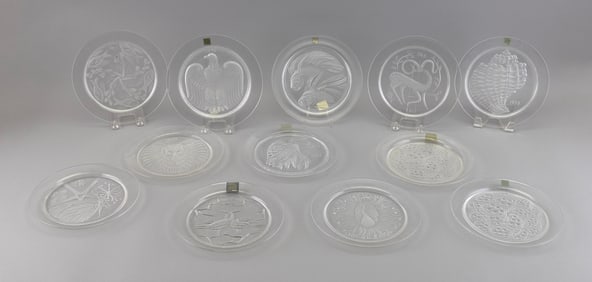 TWELVE LALIQUE ANNUAL CRYSTAL PLATES, DATING 1965-1977 France, Mid-20th Century Diameters 8.5". Four