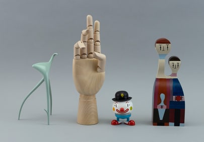 COLLECTION OF DESK ACCESSORIES 20th/21st Century Heights from 4" to 7".