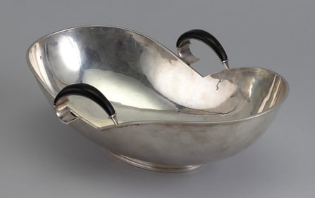 ARNE BANG FOR ANTON MICHELSEN STERLING SILVER BASKET Copenhagen, Mid-20th Century Height 3.25".