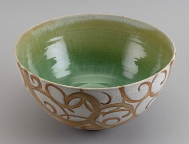 LIZ KINDER (Pennsylvania, 1969-), Ceramic bowl., Diameter 9.75".