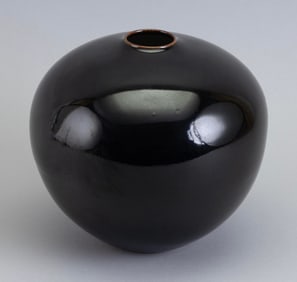 CLIFF LEE (Pennsylvania/Taiwan, 1951-), Porcelain vase with reddish-brown glossy glaze., Height 6".