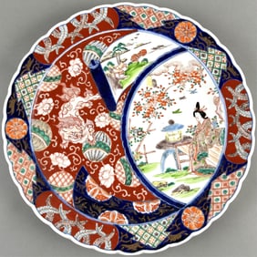 JAPANESE IMARI PORCELAIN PLATE Late Meiji Period Diameter 14.5".