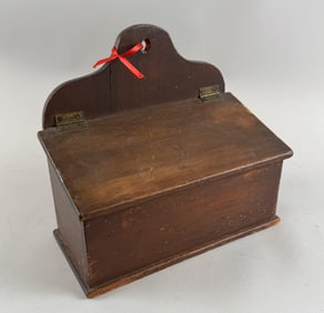 PINE SLANT-LID SALT BOX 19th Century Height 11.5". Width 12". Depth 6".