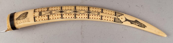 ALASKAN NATIVE ENGRAVED WALRUS TUSK CRIBBAGE BOARD 20th Century Length 12.25".