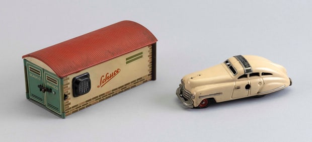 SCHUCO "GARAGE MAGICO 500" WITH CAR Mid-20th Century Lengths 6".
