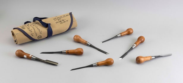 SET OF SEVEN JAPANESE CHISELS Late 20th Century Lengths to 8".