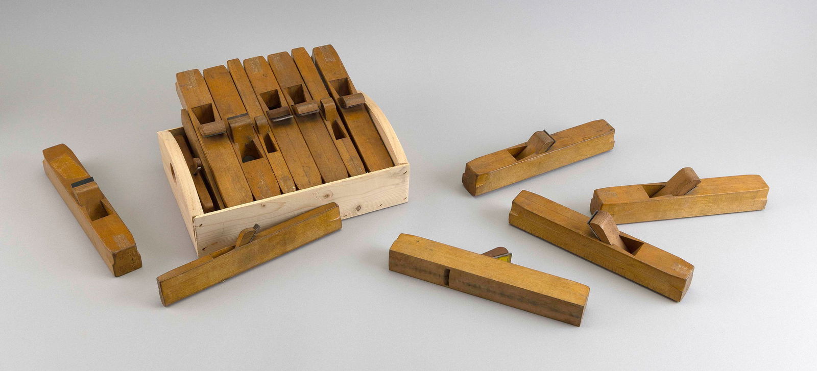 SET OF THIRTEEN BUTTONWOOD PATTERN MAKER'S PLANES 20th Century Lengths to 9". (1 of 1)