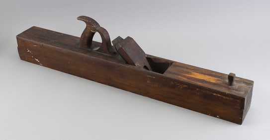 EXCEPTIONALLY LARGE WOODEN BLOCK PLANE Early 20th Century Length 30.5".