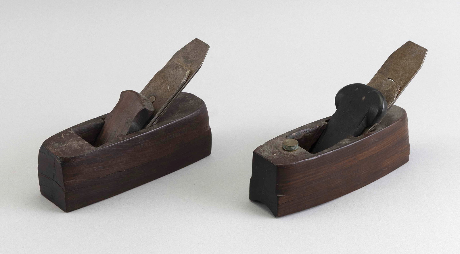 TWO CRAFTSMAN-MADE ROSEWOOD BLOCK PLANES Early 20th Century Lengths 7". (1 of 3)