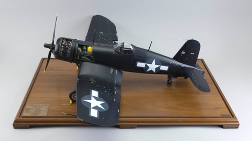 FINE ART MODELS CASED SCALE MODEL OF A CORSAIR 20th Century Height 10". Length 27". Wing span 38".
