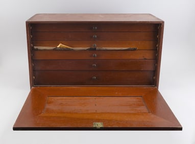 OAK MACHINIST'S CASE 20th Century Height 15". Width 27". Depth 10.5".