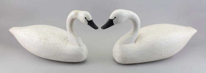 PAIR OF SWAN DECOYS Late 20th Century Lengths 27" and 28".