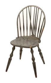 BRACE-BACK WINDSOR SIDE CHAIR UNDER OLD GREEN PAINT 19th Century Seat height 18".