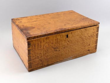 BIRD'S-EYE MAPLE BOX 19th Century Height 8". Width 18". Depth 12".