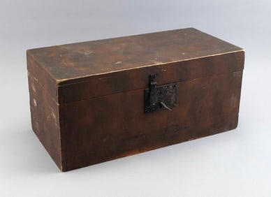 GRAIN-PAINTED DOCUMENT BOX 19th Century Height 8.25". Width 18.5". Depth 9".