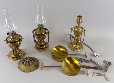 THREE BRASS GIMBALED LAMPS 20th Century Heights from 8" to 11".