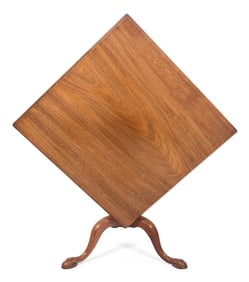 CHIPPENDALE MAHOGANY TILT-TOP TABLE New England, Circa 1780 Height 28". Top 31.75" x 32.25".