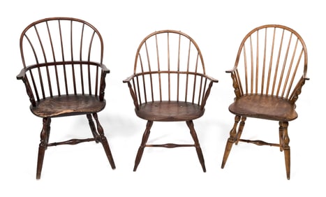 THREE WINDSOR CONTINUOUS ARMCHAIRS 19th/Early 20th Century Back heights from 34" to 36". Seat