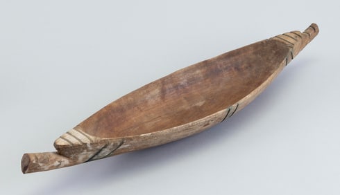 DUGOUT CANOE MODEL, POSSIBLY MAORI Late 19th/Early 20th Century Length 20.5".