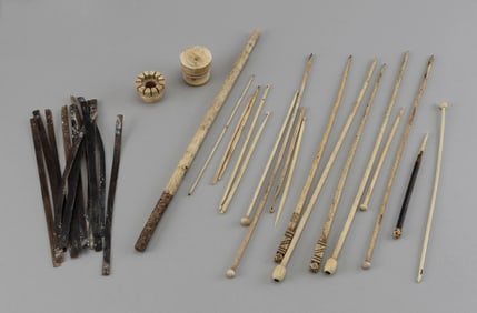 LOT OF WHALEBONE KNITTING AND CROCHET NEEDLES 19th Century Lengths from 5" to 13.5".
