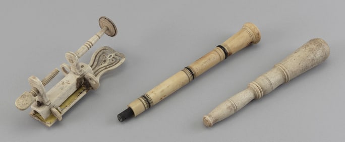 THREE WHALE IVORY AND WHALEBONE ITEMS 19th Century Lengths from 6.25" to 9".